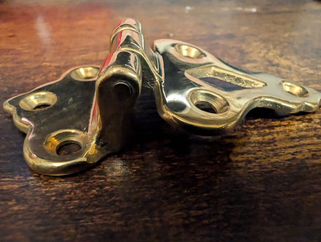 New ice box hinge