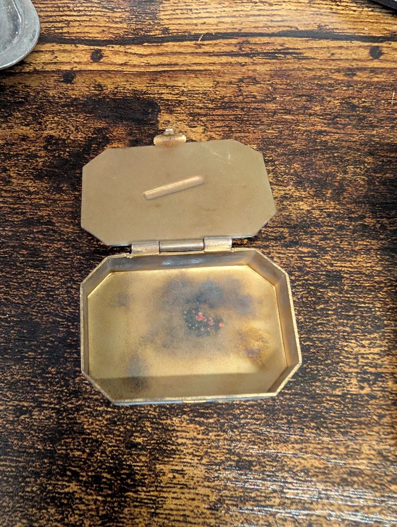 Trinket ashtray with lid