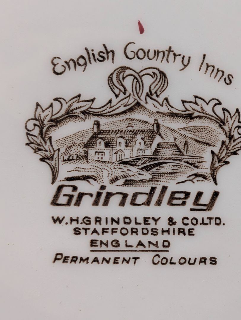 Grindley English country inns painted 7-in plate