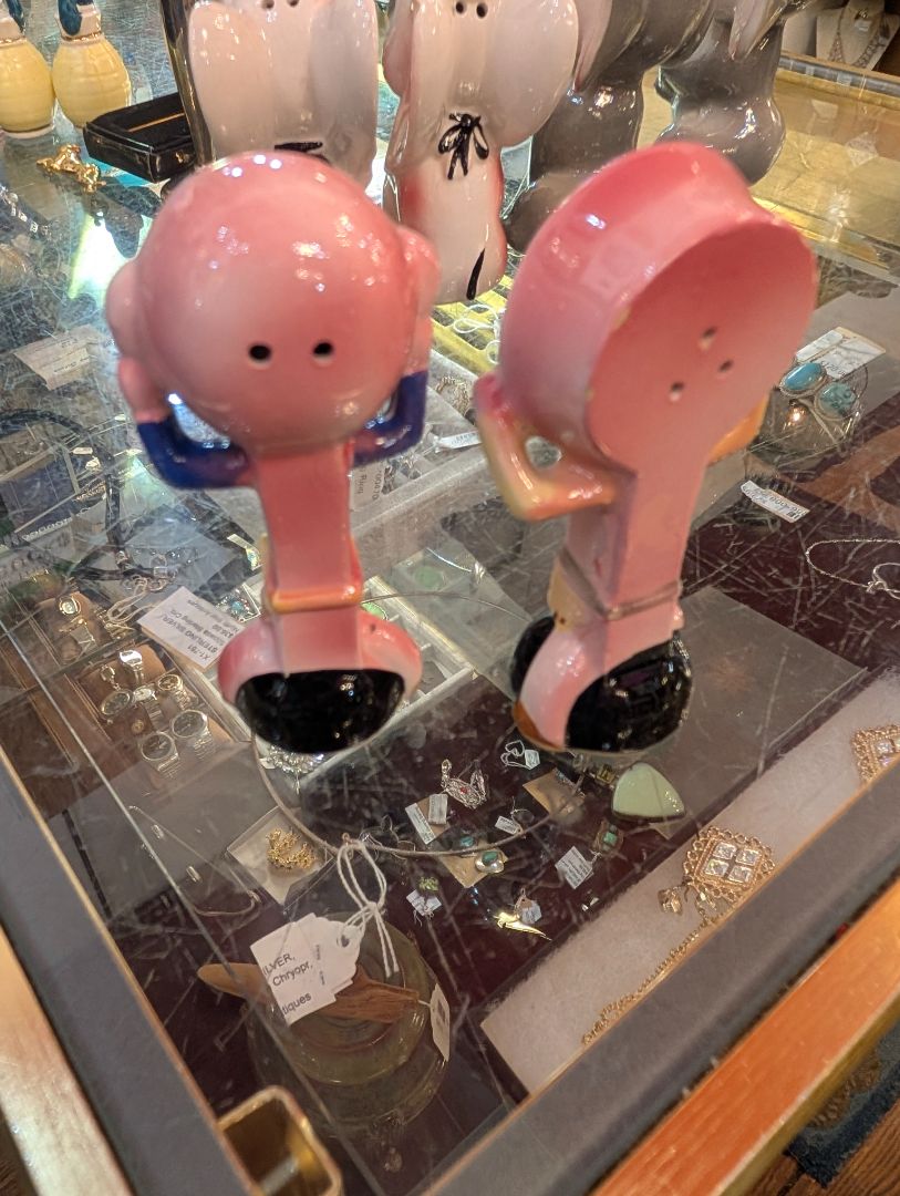 Decorative porcelain salt and pepper shaker