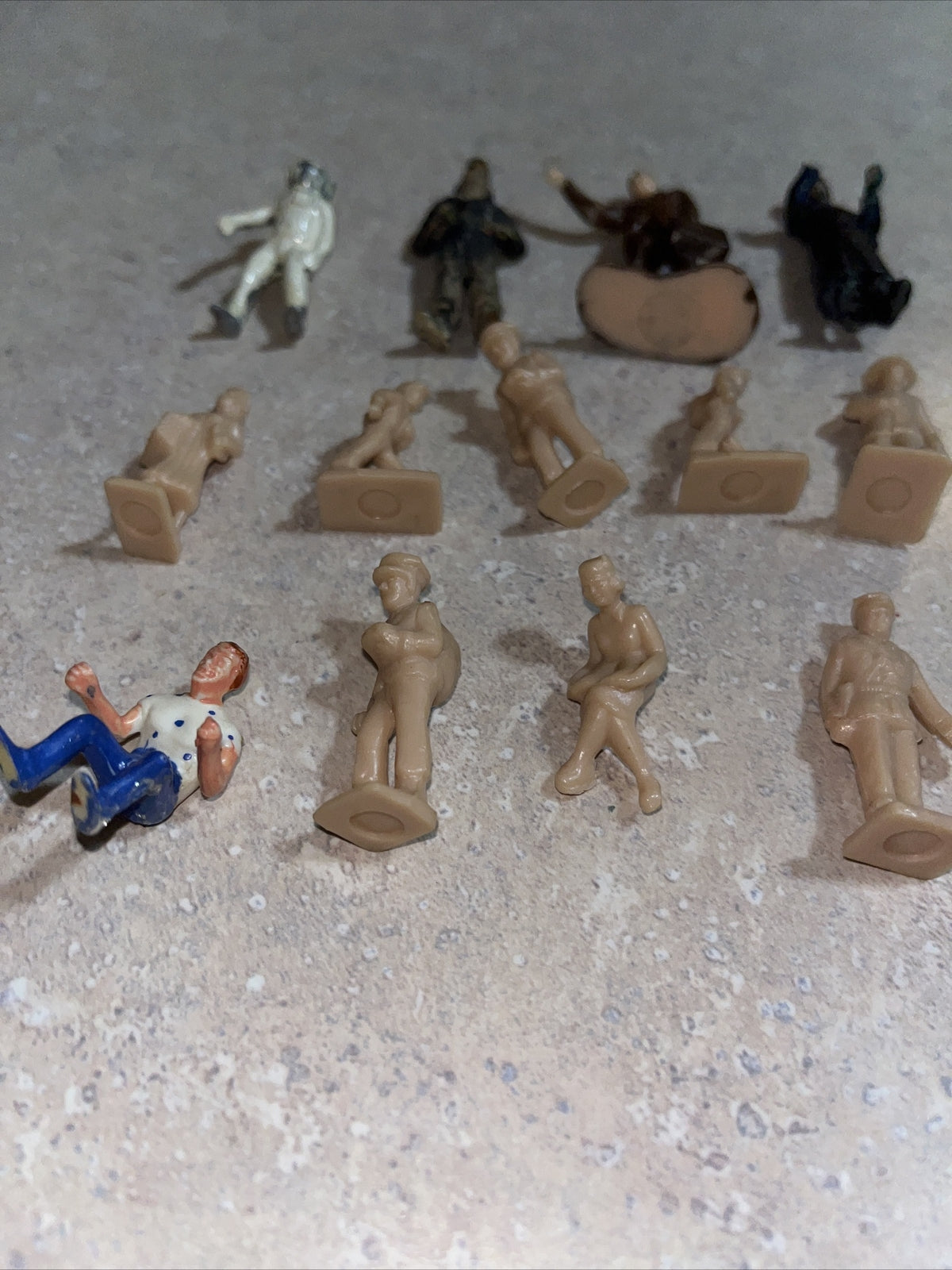 Vintage - Plastic Toy Figurines. Astronaut Postman, See Pictures. 14 Piece