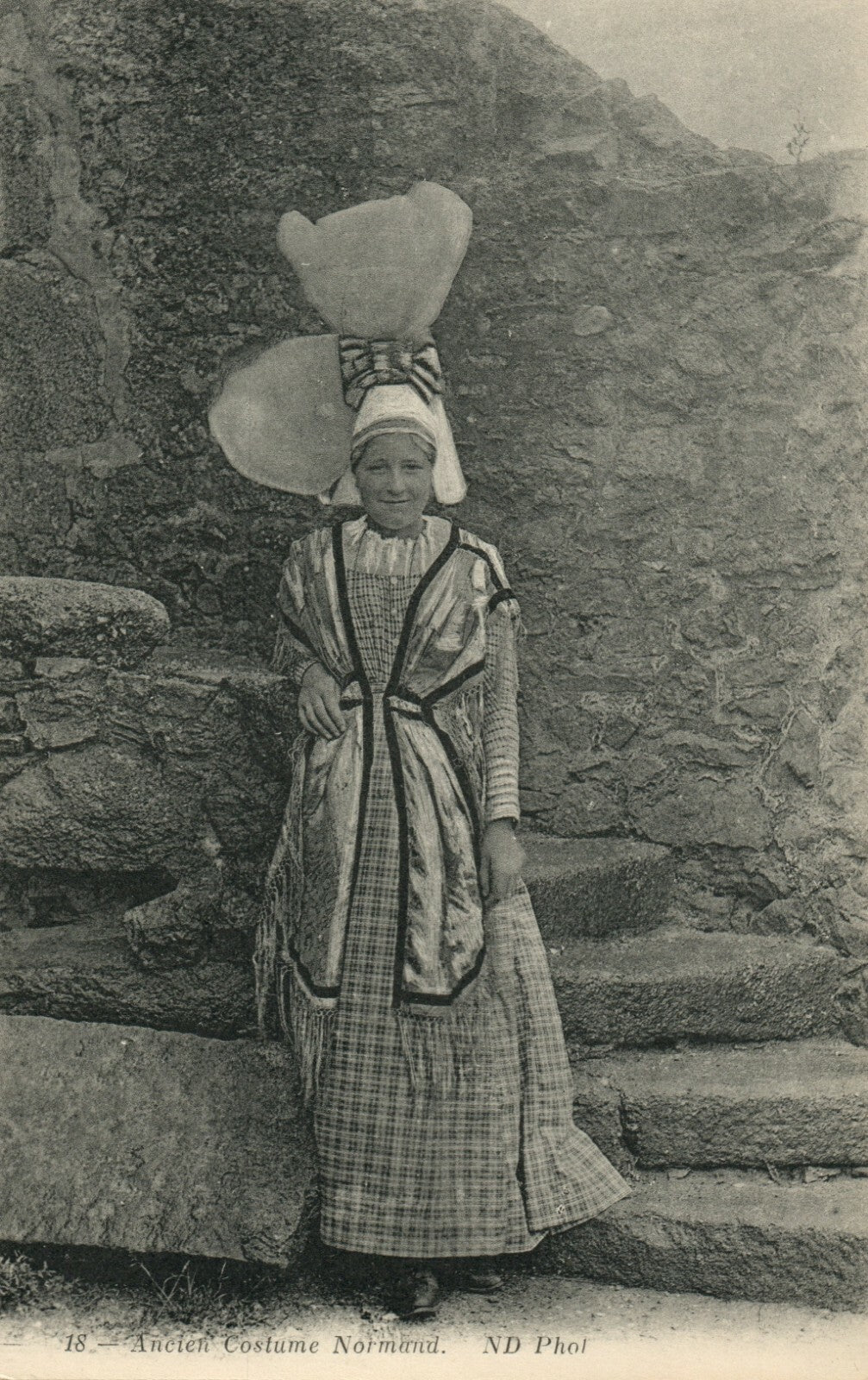 18 Ancien Costume Normand French France Folklore Postcard