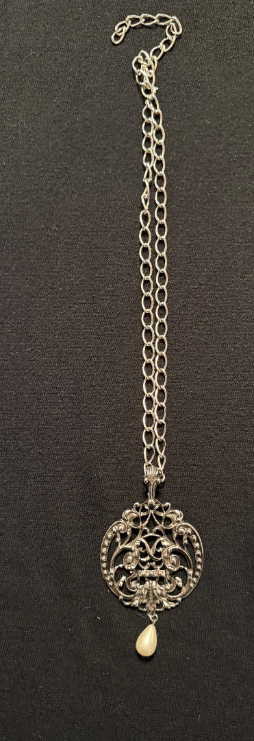 1974 Vtg Avon Silver Tone Necklace
