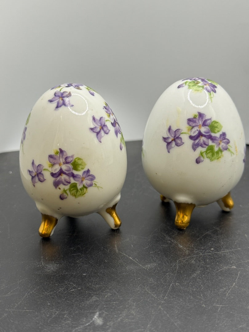 Vintage Enesco Japan Footed Egg Violet Floral Design Salt & Pepper