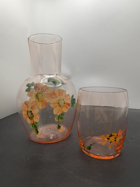 Water carafe with cut