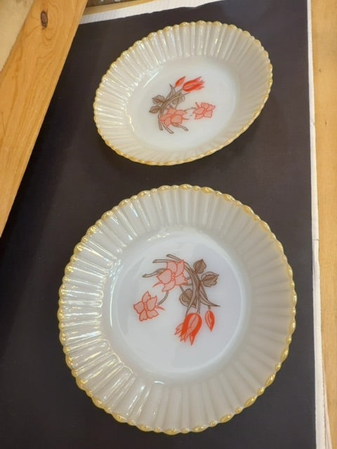 Vtg Termocrisa milk glass bowls (2)