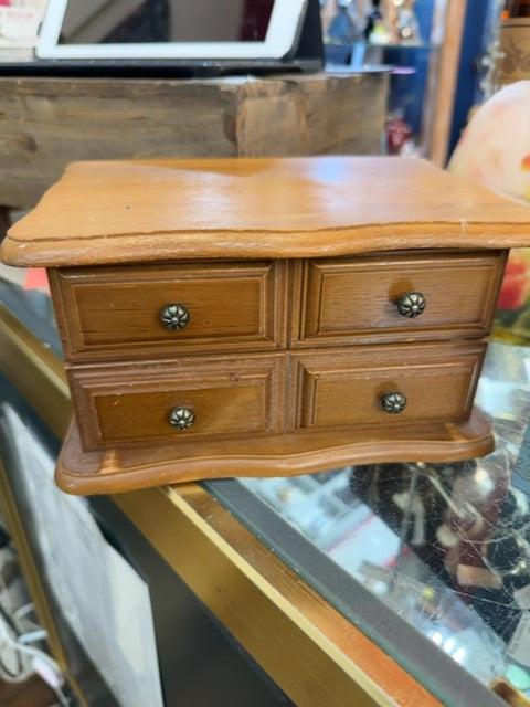 Jewelry box
