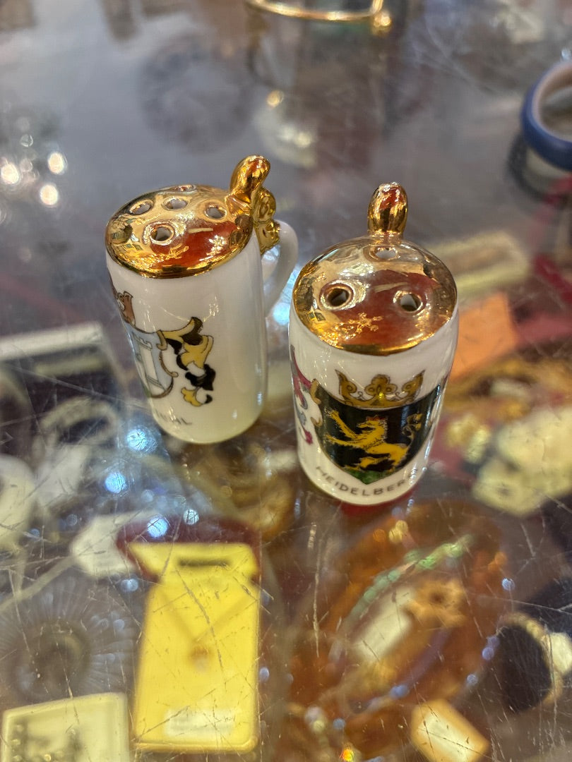 Salt and pepper shaker