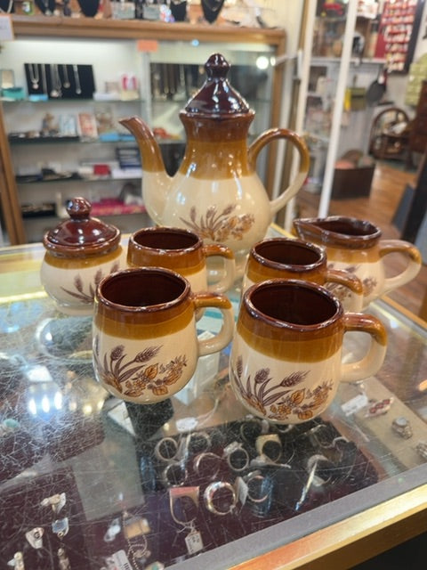 Stoneware set 9 pc set