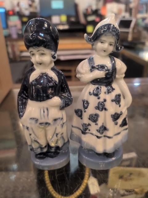Dutch boy and girl porcelain set