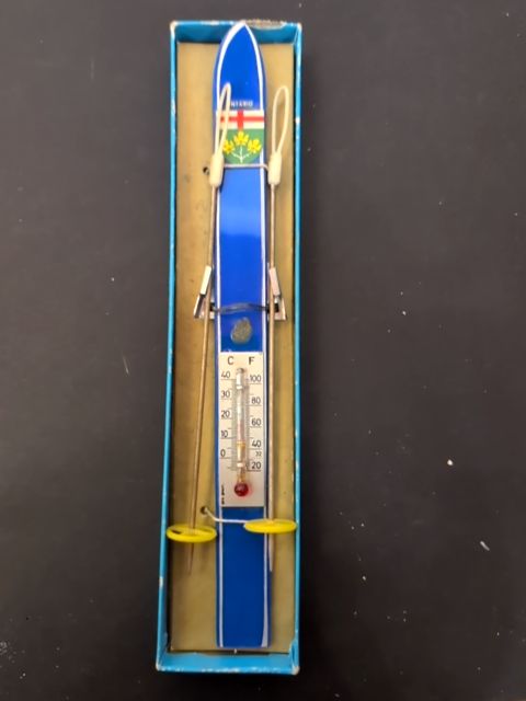 Canadian advertising thermometer