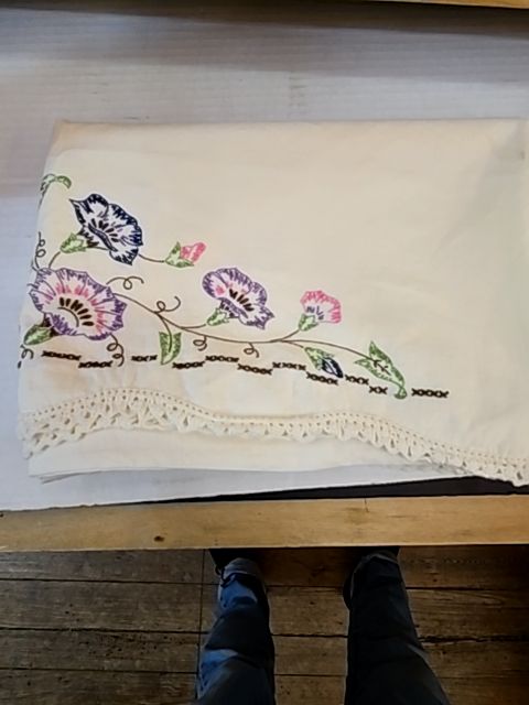 2 Embroidered Pillow Cases