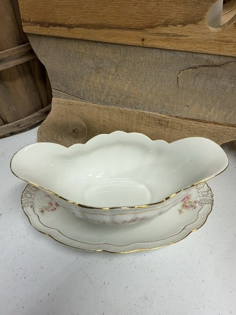 Gravy boat
