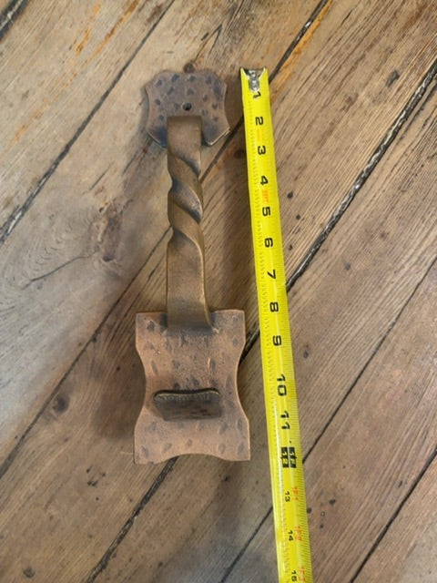Twisted handle handle