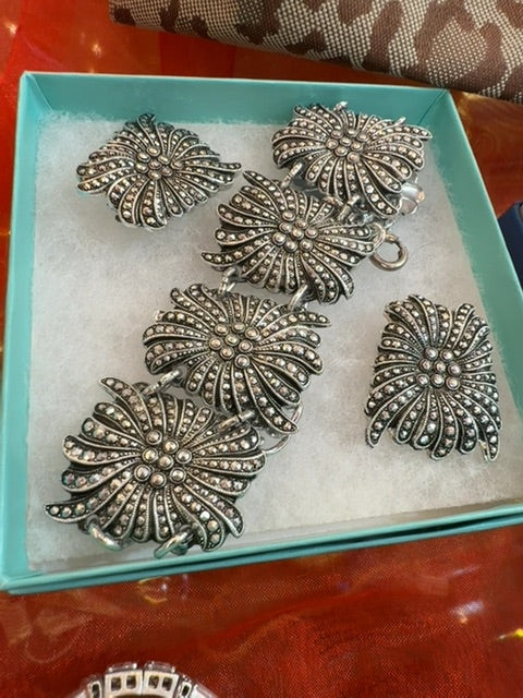 Bracelet & earrings