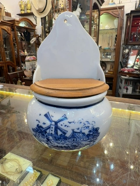 Vtg Delft blue salt box