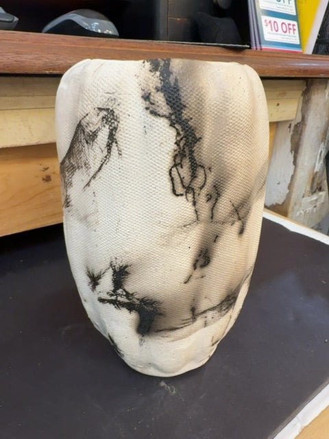 HM horse hair vase