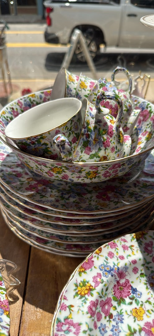 Chintz China set (8)+