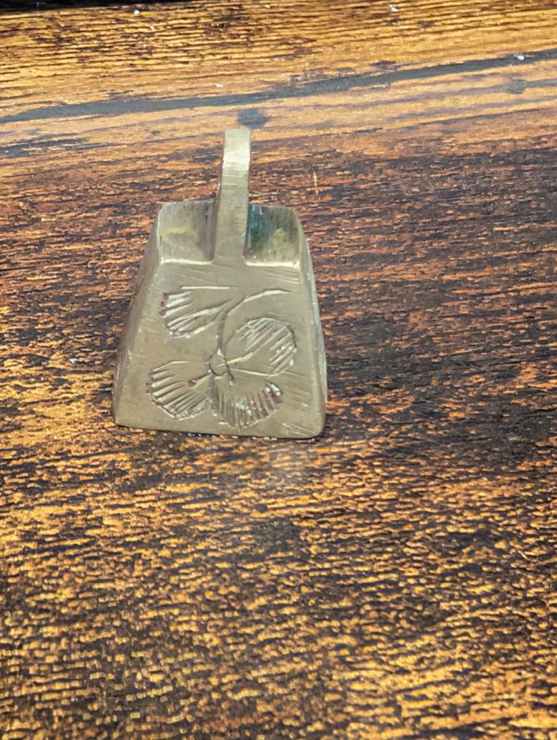 Gremlin bell with leaves