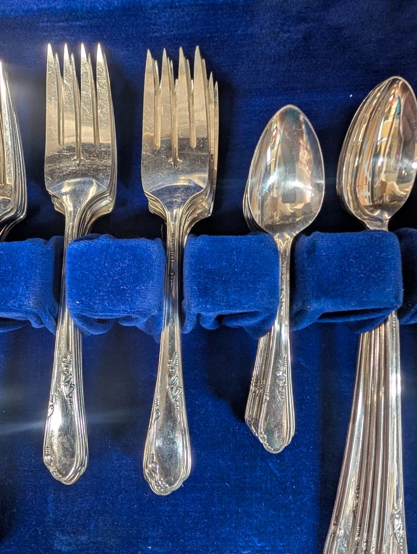 133 piece Heather Meadowbrook 12 person serving flatware
