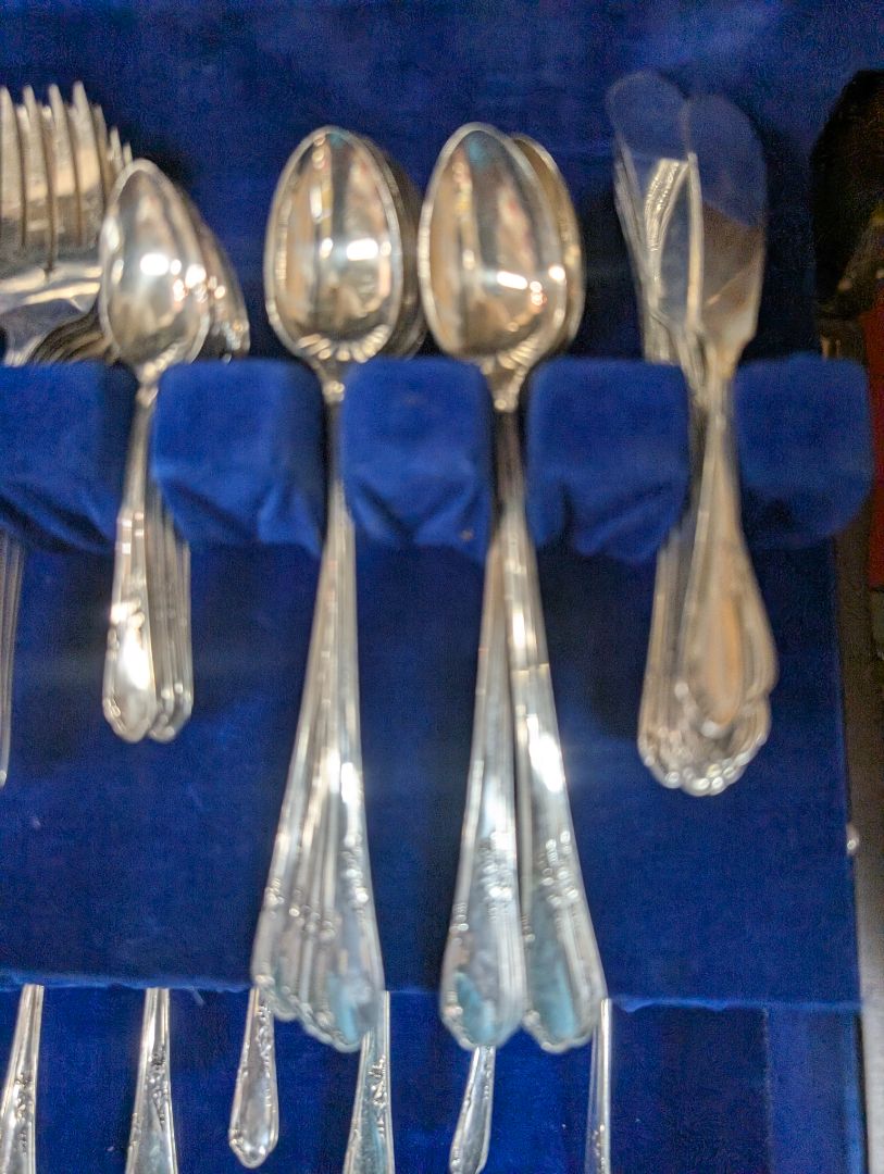 133 piece Heather Meadowbrook 12 person serving flatware