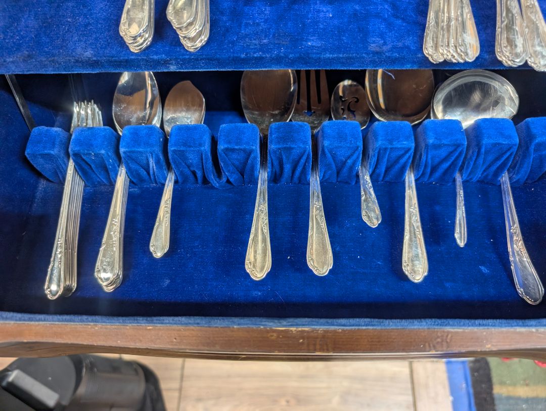 133 piece Heather Meadowbrook 12 person serving flatware