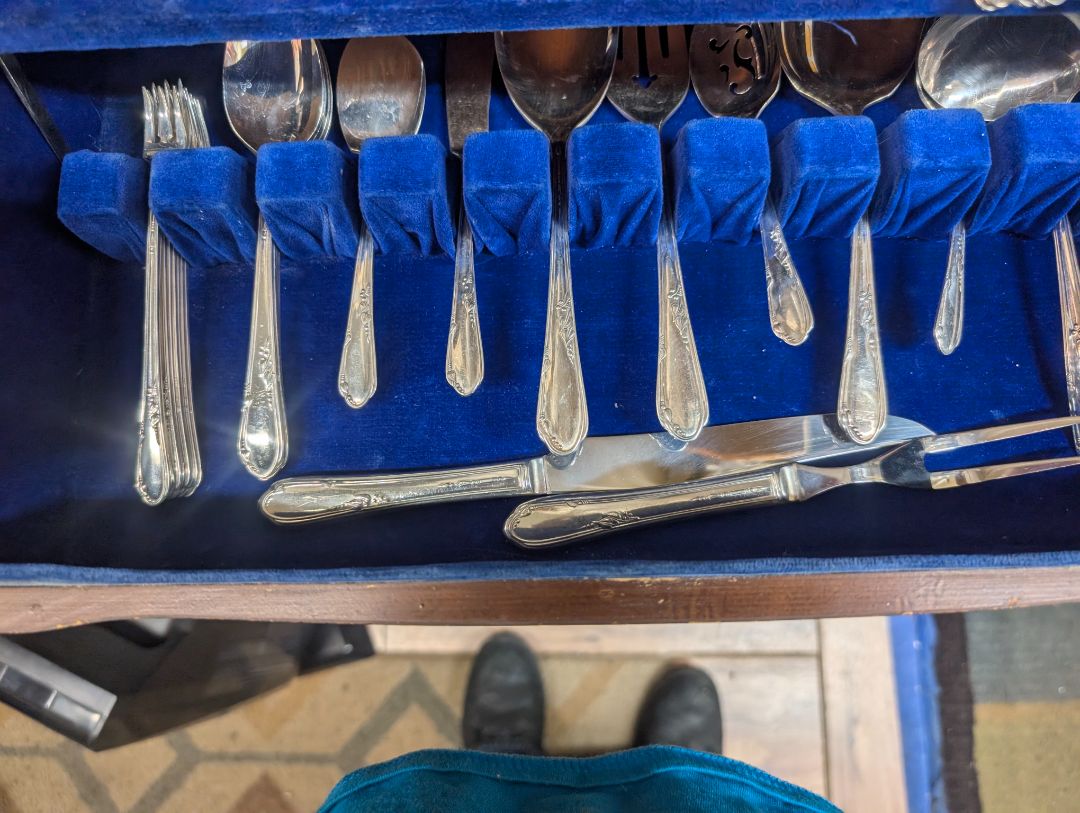 133 piece Heather Meadowbrook 12 person serving flatware