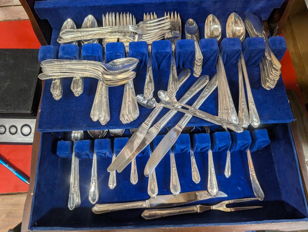 133 piece Heather Meadowbrook 12 person serving flatware
