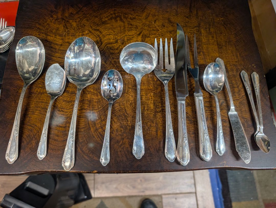 133 piece Heather Meadowbrook 12 person serving flatware
