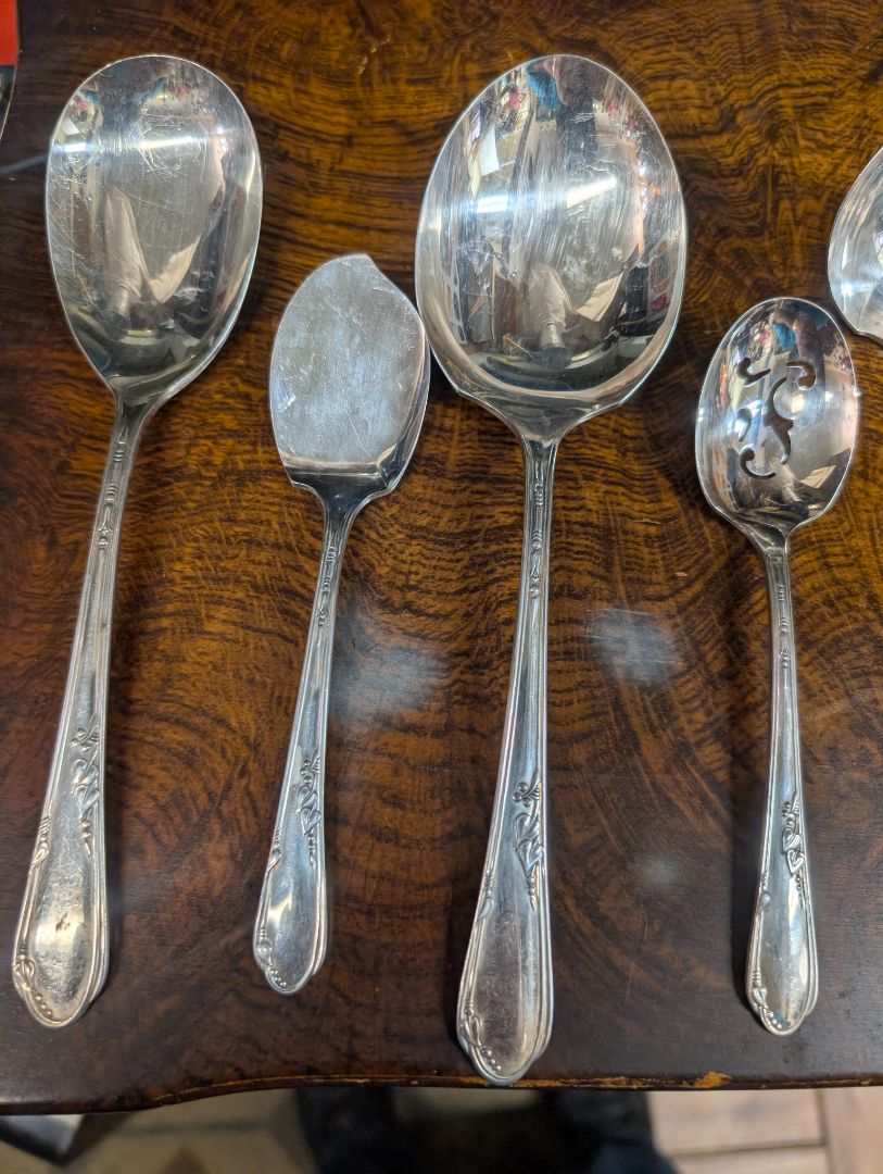 133 piece Heather Meadowbrook 12 person serving flatware