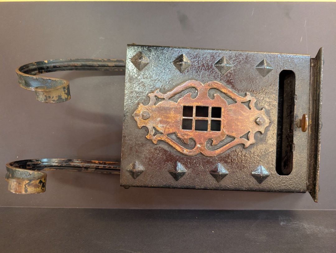 Arts and crafts mailbox
