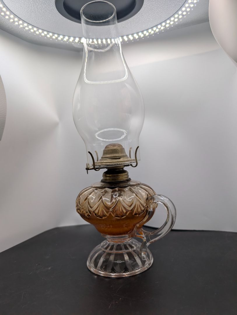Kerosene lamp with handle