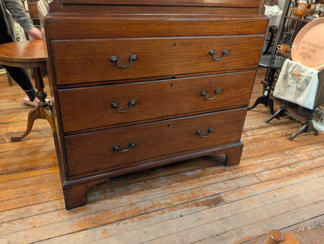 1760 to 1780 English highboy made in Lancaster region mahogany