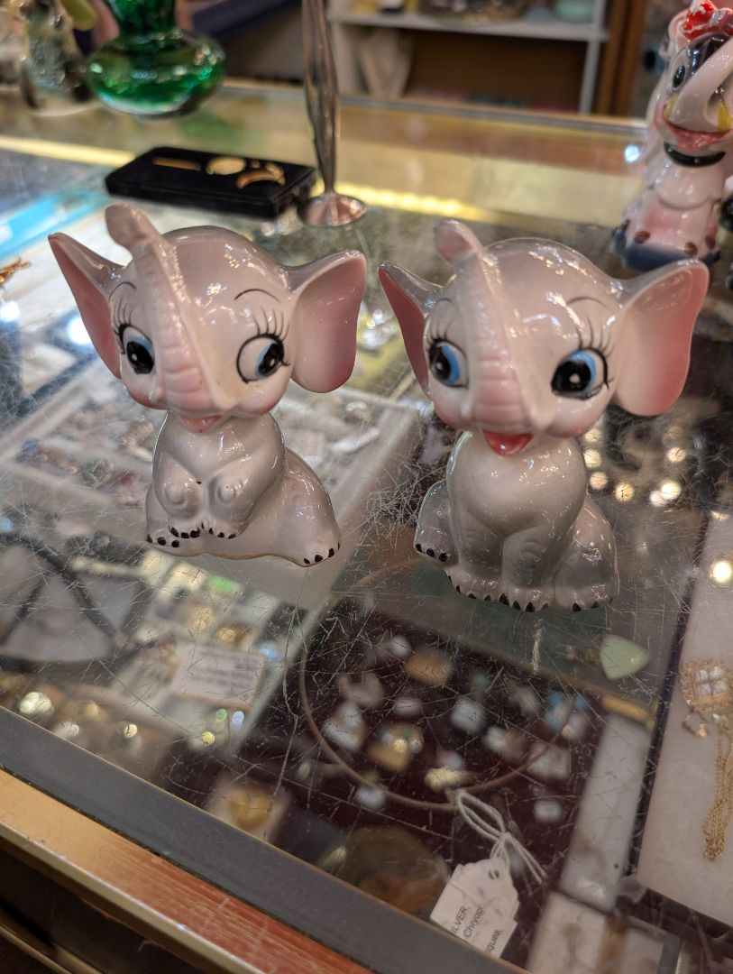 Elephant salt and pepper shaker