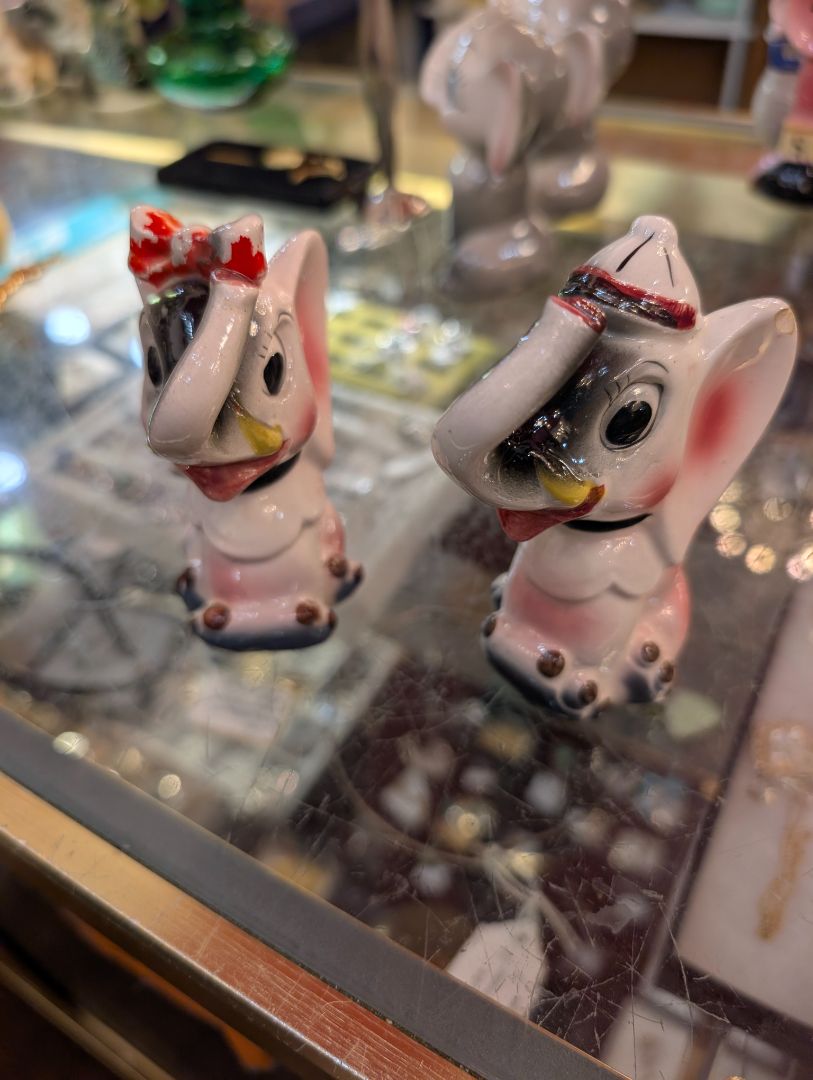 Elephant salt and pepper shaker