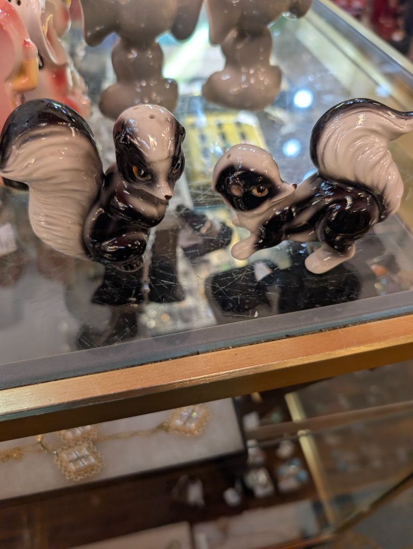 Porcelain skunk salt and pepper shaker
