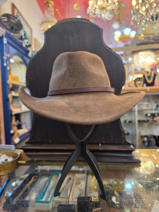 Lite Felt hat with leather band