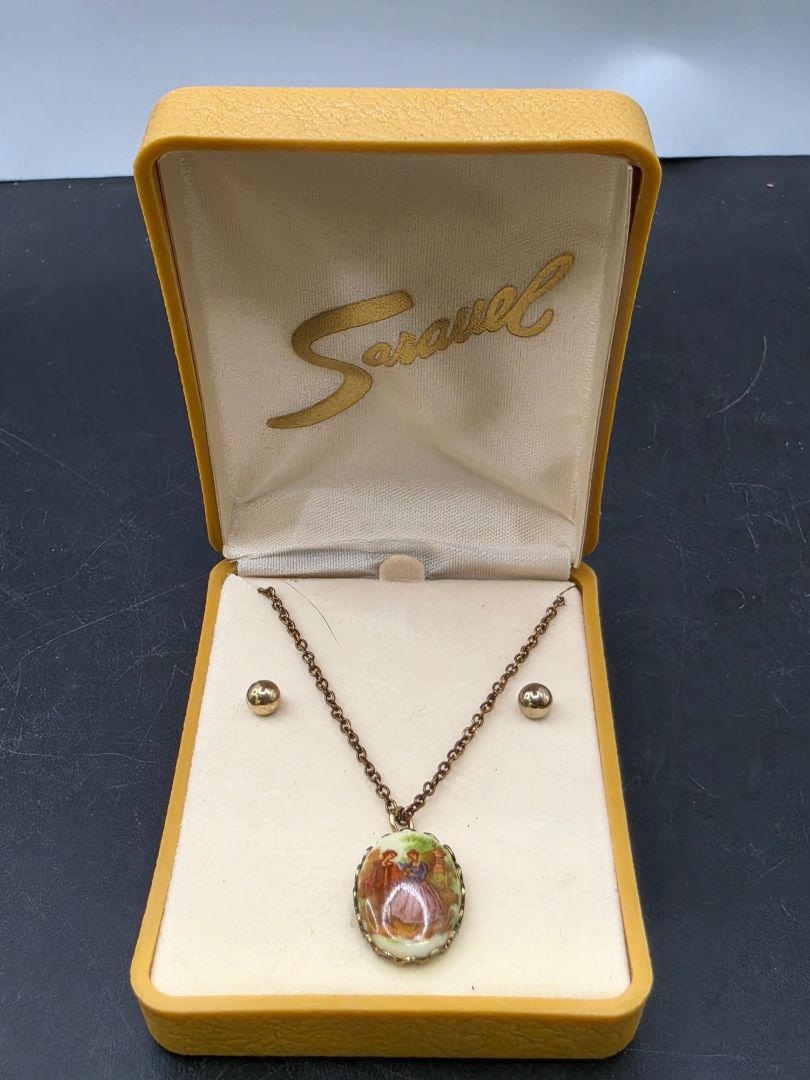 Vintage Courting Scene Oval Pendant Necklace & Earrings