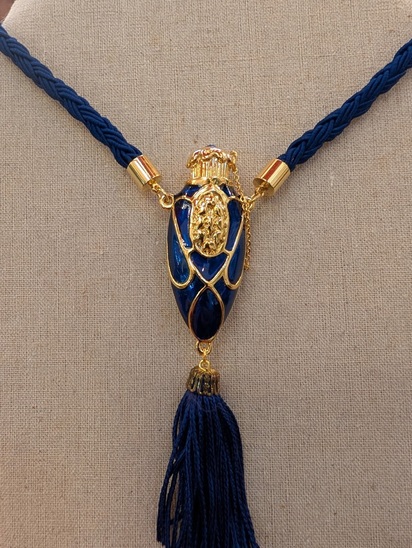 AVON 1992 Mesmerize Perfume Pendant