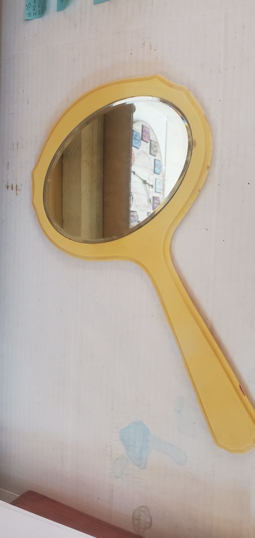 Handheld Mirror