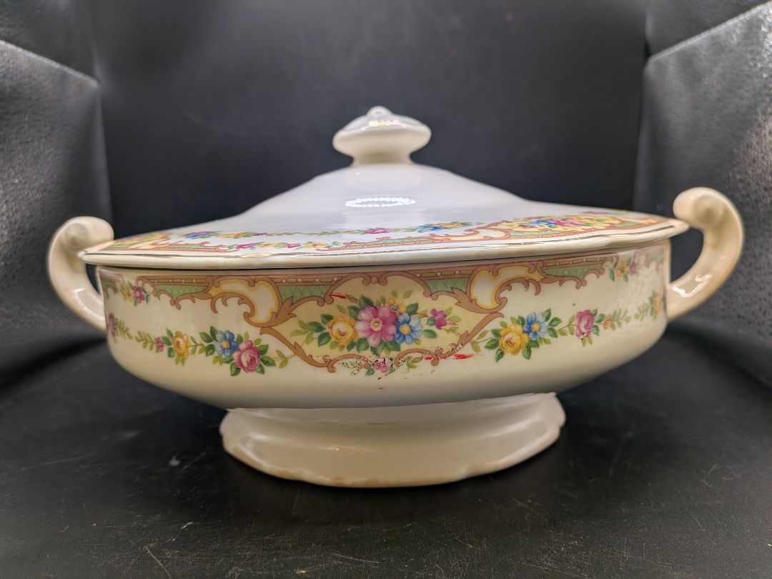 1920's-30's Mount Clemens Pottery Lidded Serving Bowl