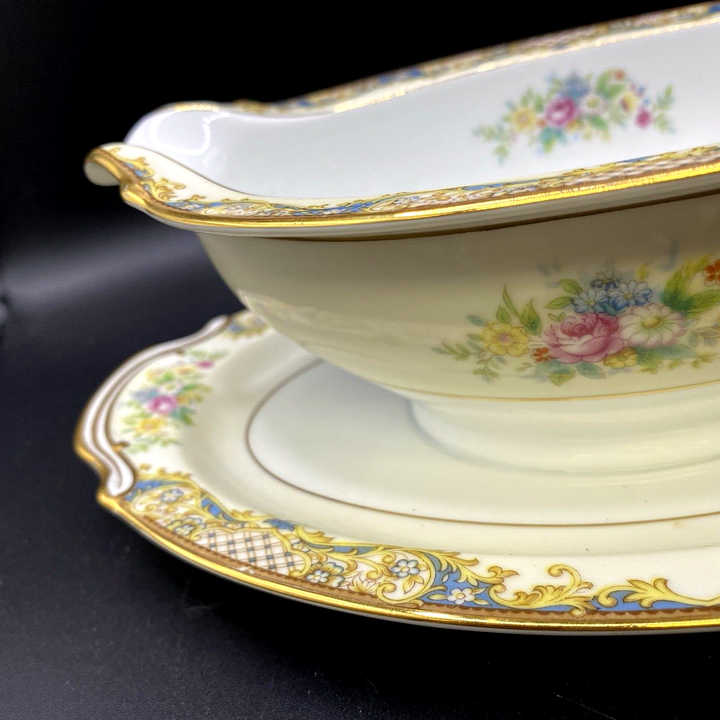 Noritake Porcelain China 4732 Carmela With Gold Gravy Boat
