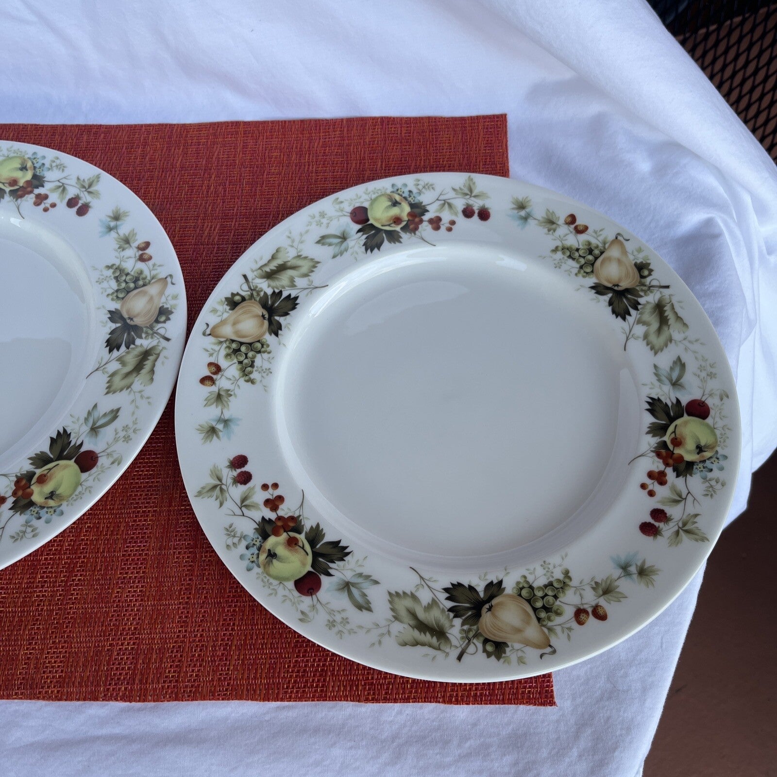 Royal Doulton Miramont TC1022 Fine China SET 2 DINNER PLATES - 10.75