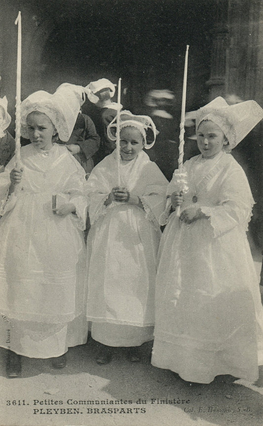 3611 Petites Communiantes du Finistere French France Costume Postcard