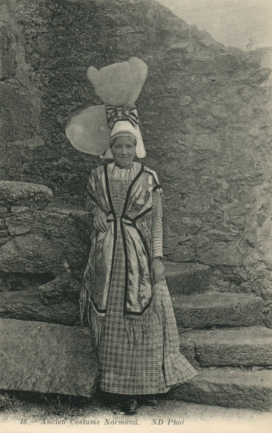  18 Ancien Costume Normand French France Folklore Postcard