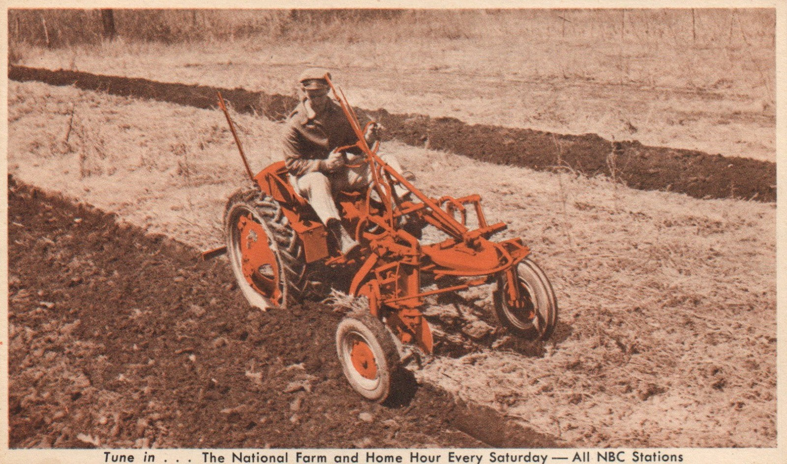 Allis-Chalmers Model "G" TRACTOR Vintage postcard