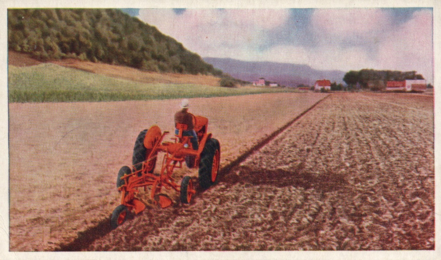 Allis-Chalmers Model "WC" TRACTOR Vintage postcard