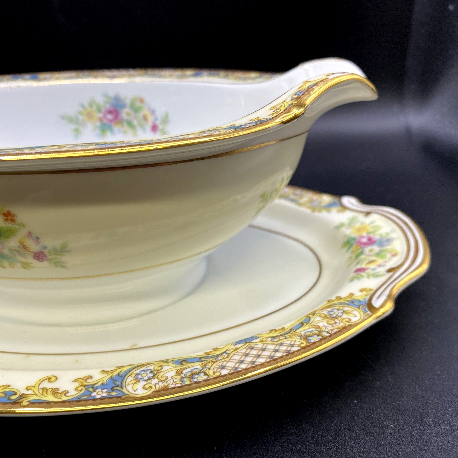 Noritake Porcelain China 4732 Carmela With Gold Gravy Boat