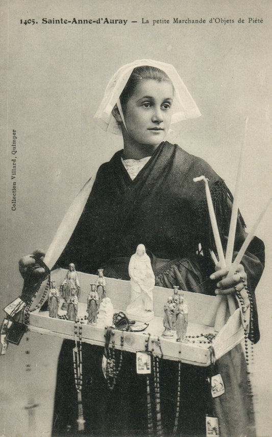 1405 Sainte-Anne-d Auray La petite Marchande d'Objets de  French France Folklore