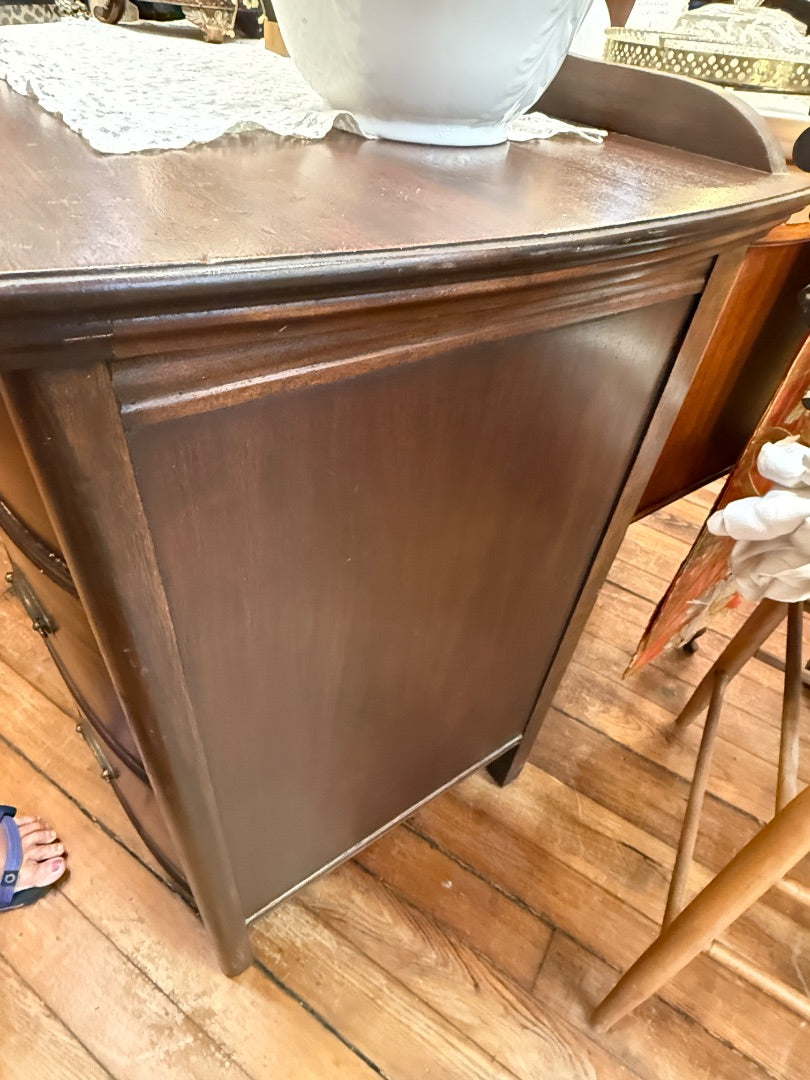 Short dresser